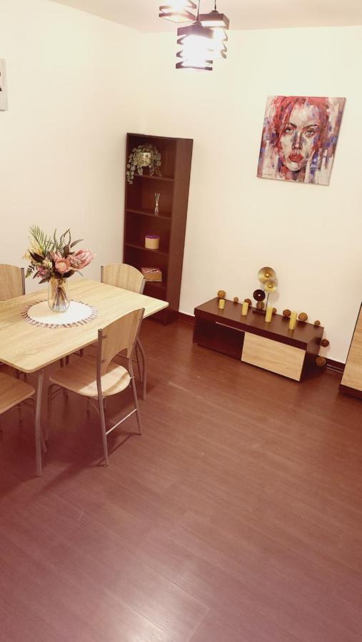 בוקרשט Two Bedroom Aparthotel With Garden View מראה חיצוני תמונה